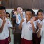 Kunjungi Sekolah Dasar di Desa Terpencil, Intip 10 Potret Nikita Willy Liburan di Sumba