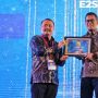 Berkomitmen Tinggi Dalam Transisi Energi, Dirut PLN Diganjar Penghargaan dari Komunitas Wartawan Energi