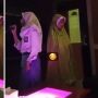Siswi SMA Tetap Khusyuk Salat Meski Temannya Asyik Karaoke, Warganet Debat