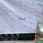 Tolak SDN Pondok Cina 1 Digusur dan Diganti Masjid, Foto Wali Kota Depok Dipasang Terbalik di Dekat Tiang Bendera