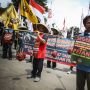 Massa Buruh Demo Tolak Upah Murah dan KUHP Baru di Jakarta