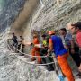Kakinya Sakit Saat Naik Tangga di Diamond Beach, WNA Hong Kong Hubungi Tim SAR