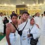 8 Potret Denny Caknan Berangkat Umrah Bareng Orangtuanya, Didoakan Bisa CLBK dengan Happy Asmara