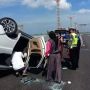 Mobil Wuling Terpental Hingga Terbalik di Tol Bali Mandara, Penumpang Hanya Luka Lecet