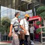 Jalan Nunduk Sambil Bawa 2 Tas saat Digelandang ke Gedung KPK, Wakil Ketua DPRD Jatim Sahat Tua Bakal Ditahan?