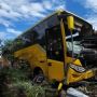 Bus Bermuatan Puluhan Pelajar Tabrak Rumah Warga di Jalan Bukittinggi-Padang, 4 Orang Luka-luka