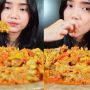 Mukbang Ceker Mercon, Fuji Malah Bikin Warganet 'Gatel' Mau Ajari Makan Kaki Ayam To The Bone