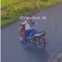 Video Viral Detik-detik Menegangkan Emak-emak Tercebur ke Parit Bersama Motornya