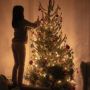 6 Kegiatan Malam Natal Bersama Keluarga dari Berbagi Hadiah hingga Membuat Kue