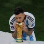 Parade Juara Piala Dunia 2022 Berlangsung Meriah, Kepala Leandro Parades Nyaris Kena Kabel Listrik