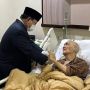 Prabowo Jenguk Wakil Presiden ke-6 Try Sutrisno di RSPAD Gatot Soebroto, Tangan Dipegang Erat