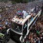 Parade Juara Timnas Argentina Dipenuhi Lautan Suporter, Lionel Messi Dkk Dievakuasi ke Helikopter