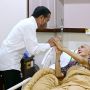 Jokowi Jenguk Wakil Presiden ke-6 Try Sutrisno di RSPAD Gatot Soebroto