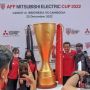 Trofi Piala AFF Raksasa Sedot Perhatian Suporter Timnas Indonesia