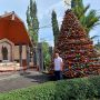 Potret 75 Kilogram Serabut Kelapa Disulap Jadi Pohon Natal Setinggi 5 Meter di Gereja Katedral Purwokerto