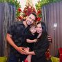 10 Keseruan Pemotretan Keluarga Artis di Hari Natal, Asmirandah Batasi Kolom Komentar