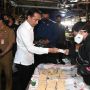 Curiga karena Tanpa Libatkan Mensos Risma, Aksi Jokowi Bagi-bagi Bansos Bikin Kubu Ganjar Cemas!