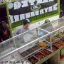 Ngeri! Video Kawanan Begal Satroni Warteg di Bekasi Sambil Bawa Senjata Tajam