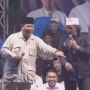 'Terlalu Lembek' Cak Nun Ledek Nyanyian Prabowo di Depan Jemaah Maiyah