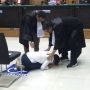 Divonis Bebas, Nikita Mirzani Nangis Histeris Sampai Sujud Syukur di Ruang Sidang