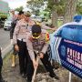 Antisipasi Kecelakaan, Polres Solok Pasang Replika Kendaraan Lalu Lintas di Titik Rawan