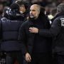 Momen Lucu Pep Guardiola Tendang Botol Kena Bench Leeds, Langsung Lari Minta Maaf