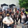 Duduk di Kursi Roda, Ini Potret Raja Keraton Solo Paku Buwono XIII Hadiri Undangan Gibran di Loji Gandrung