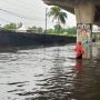 Banjir Setelah Hujan Deras, Sejumlah Ruas Jalan di Jakarta Tak Bisa Dilintasi Kendaraan