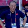 Park Hang-seo Dihujat usai 'Nyengir' saat Doan Van Hau Langgar Keras Pemain Timnas Indonesia