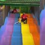 Bocah Naik Perosotan di Playground, Endingnya Tak Terduga