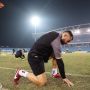 Skuad Timnas Indonesia Geleng-geleng Kepala Lihat Rumput Stadion My Dinh Kering dan Mati