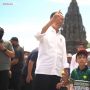 Jokowi Kena Demam Lato-Lato Juga, Mainnya Santai Banget Sambil Gandeng Cucu