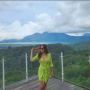 Usai Goyang Hot di Depan Sabda Ahessa, Wulan Guritno Unggah Foto Pakai Dress Seksi Dengan Belahan Dada Terbuka