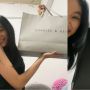 Gadis Ini Unboxing Tas Mewah Dari Sang Ayah, Warganet Malah Heboh Saat Tahu Mereknya, Memang Kenapa?