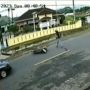 Viral Pemuda Gagal Pamer Aksi Free Style di Jalan, Warganet: Kasihan Motornya