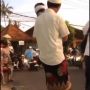 Viral Bule di Bali Diduga Belajar Naik Motor Matic Lalu Tabrak Apapun di Depannya
