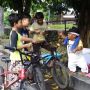 Lagi Hidup Susah, Ucok Baba Kini Jualan Lato-Lato di Pinggir Jalan
