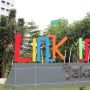 Taman Link in Park Segera Dibuka, Netizen: Patung Chester Bennington Mana Pak?