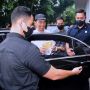 Awalnya Cuma Mau Selfie, Vivi Girang Kripik Tempenya Malah Dicicip Jokowi