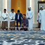 Dipuji Santun Gegara Duduk Jongkok Saat Foto Bareng Rektor MBZ, Gibran: Settingan dan Pencitraan