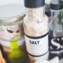Simak, 5 Manfaat Tidak Terduga Garam untuk Kebersihan Rumah