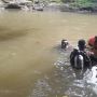 150 Petugas Gabungan Dikerahkan Mencari Dua Anak Panti Asuhan yang Hanyut di Kali Ciliwung