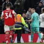 Momen Kiper Arsenal Dianiaya Richarlison dan Fan Tottenham, Polisi Turun Tangan