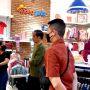 Kunjungi Mall di Manado, Jokowi Borong Baju Anak-Anak Buatan Lokal