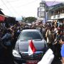 Cerita Jokowi Jalan Kaki 30 Menit Gegara Mobilnya Tak Bisa Gerak Leluasa di Minahasa Utara