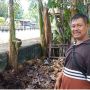 Orang yang Nyemplung ke Kali Cempaka Putih Sempat Ngumpet di Kios Sebelum Nyebur
