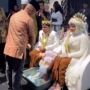 Viral Pasangan Pengantin di Madura Disawer Uang oleh Tamu Undangan