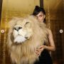 Kylie Jenner Bawa Kepala Singa di Paris Fashion Week 2023, Panen Hujatan: Nggak Lucu, Ini Kejam!
