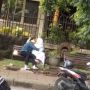 Vulgar Banget! Siswi Berhijab 'Boboin' Pacar Siang Bolong di Trotoar