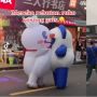 Aksi Kocak Maskot Mixue Adu Jotos dengan Maskot Panda, Warganet: Kasihan Gak Punya Abang